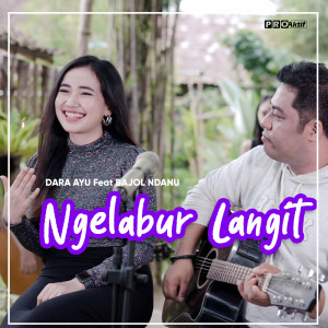 Dengarkan Ngelabur Langit lagu dari Dara Ayu dengan lirik