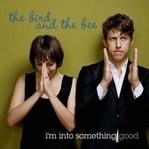 ดาวน์โหลดและฟังเพลง I'm Into Something Good พร้อมเนื้อเพลงจาก The Bird & The Bee