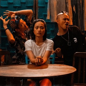Listen to Co Sao Em Lai Buon song with lyrics from Huynh James