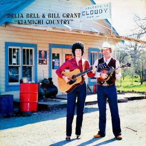 ดาวน์โหลดและฟังเพลง Love Me พร้อมเนื้อเพลงจาก Delia Bell