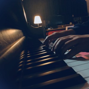 Dengarkan 빛(Light) lagu dari 까끼웅 Ka Ki Ung dengan lirik