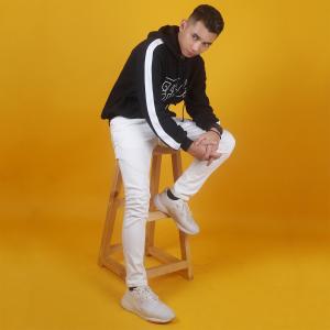 Listen to Biarkan song with lyrics from Niga Gunawan