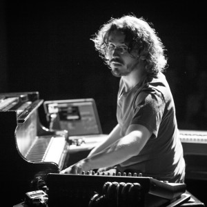 收聽Rodrigo Lana的Logic pro Brasil - Estudo Produção 1歌詞歌曲