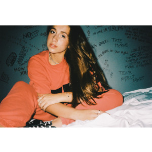 收聽Tate McRae的tear myself apart歌詞歌曲