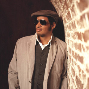 ดาวน์โหลดและฟังเพลง Waited All My Life (Real Network) พร้อมเนื้อเพลงจาก Raul Midón