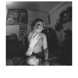 ดาวน์โหลดและฟังเพลง Perfil Bajo พร้อมเนื้อเพลงจาก Maqta Jacho