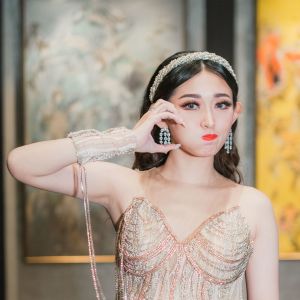 Listen to Yue Ding song with lyrics from Helen Huang