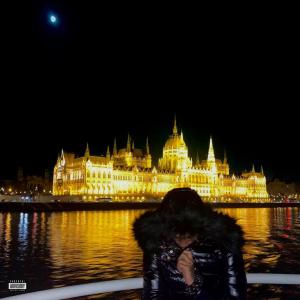 ดาวน์โหลดและฟังเพลง Galeries Lafayette (feat. Nikitsunami) (Explicit) พร้อมเนื้อเพลงจาก Zaddyllusion