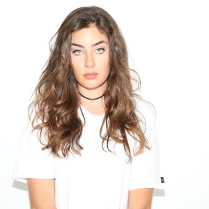 Dengarkan HateULoveU lagu dari TILILA dengan lirik