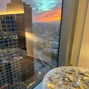 Peso Edison的專輯Movie freestyle (Explicit)