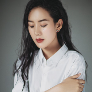 Listen to 善良的人们 song with lyrics from 泽旺拉姆