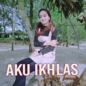 ดาวน์โหลดและฟังเพลง Aku Ikhlas พร้อมเนื้อเพลงจาก Safira Inema