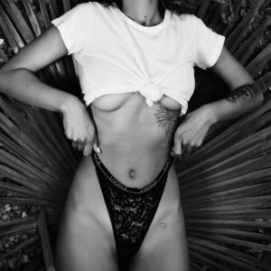 ดาวน์โหลดและฟังเพลง SKINNY พร้อมเนื้อเพลงจาก Zoë Fae