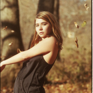 Dengarkan lagu Dizzy nyanyian Lea Neu dengan lirik