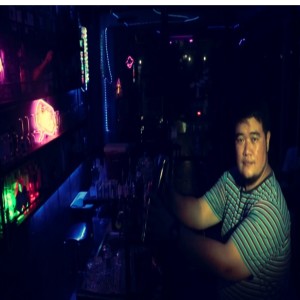 收听บูมเดี่ยว的แค่เพื่อน歌词歌曲