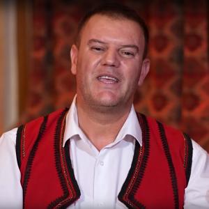 ดาวน์โหลดและฟังเพลง Këngë qytetare dy พร้อมเนื้อเพลงจาก Sami Gashi