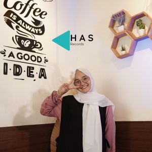 Dengarkan lagu Innal Habibal Musthofa nyanyian Filda Azatil Isma dengan lirik