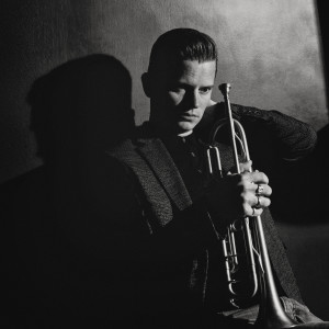 收聽Teus Nobel的Estate歌詞歌曲