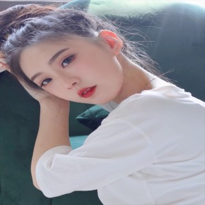 Dengarkan 绝美电音 (Remix) lagu dari 佑琳 dengan lirik