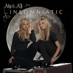 ดาวน์โหลดและฟังเพลง Closure พร้อมเนื้อเพลงจาก Aly & AJ