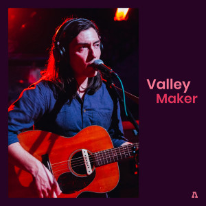 ดาวน์โหลดและฟังเพลง Beautiful Birds Flying (Audiotree Live Version) พร้อมเนื้อเพลงจาก Valley Maker