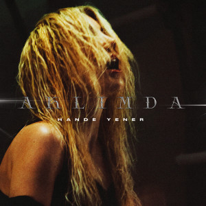 ดาวน์โหลดและฟังเพลง Aklımda พร้อมเนื้อเพลงจาก Hande Yener