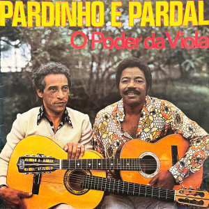 Dengarkan lagu O Poder da Fé nyanyian Pardinho e Pardal dengan lirik