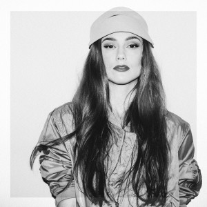 ดาวน์โหลดและฟังเพลง Your Name พร้อมเนื้อเพลงจาก Esther Vallee