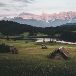 Dengarkan Walking lagu dari Deep Sleep dengan lirik