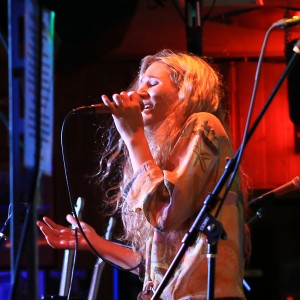 ดาวน์โหลดและฟังเพลง The Oppression พร้อมเนื้อเพลงจาก Angelyn