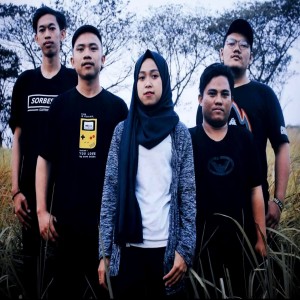 Listen to Aku Dan Kau Berbeda song with lyrics from ANOTHER SHINE