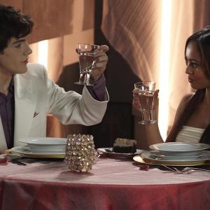 收聽HollowtipHero的date nite #2 (feat. lolaugi) (Explicit)歌詞歌曲