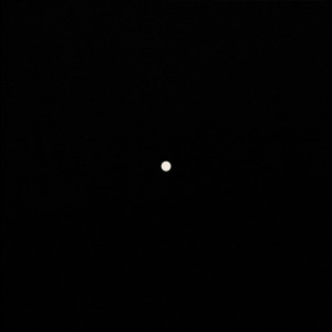 ดาวน์โหลดและฟังเพลง Queen (ALT POP Version) พร้อมเนื้อเพลงจาก Leoni