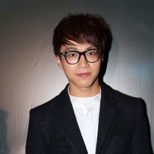 Listen to Bai Xing song with lyrics from James Ng (吴业坤)
