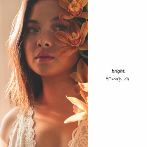 Dengarkan lagu Bright. nyanyian Annie Lux dengan lirik