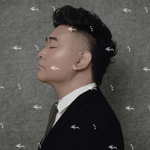 Listen to 偷心 (cover: 张学友) (完整版) song with lyrics from 黄雪新