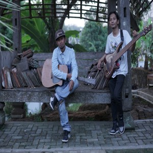 Dengarkan lagu Senyumu Telah Berlalu nyanyian Utte dengan lirik