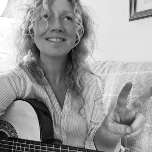 ดาวน์โหลดและฟังเพลง So Here We Are พร้อมเนื้อเพลงจาก Lucy Millen