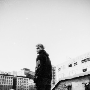 Listen to Don't Worry song with lyrics from Svrite