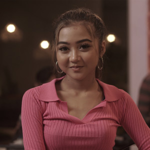 收听Lala Atila的Raiso Dadi Siji歌词歌曲