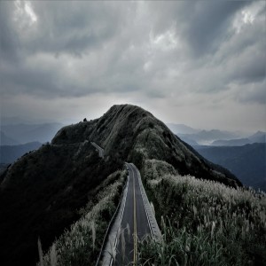 Listen to 路 song with lyrics from 谢铭佑