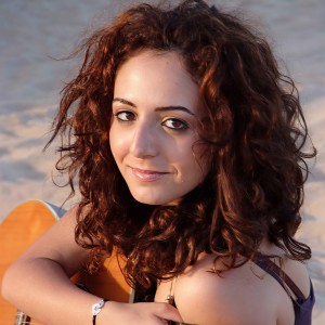 Nabila Maan ดาวน์โหลดและฟังเพลงฮิตจาก Nabila Maan