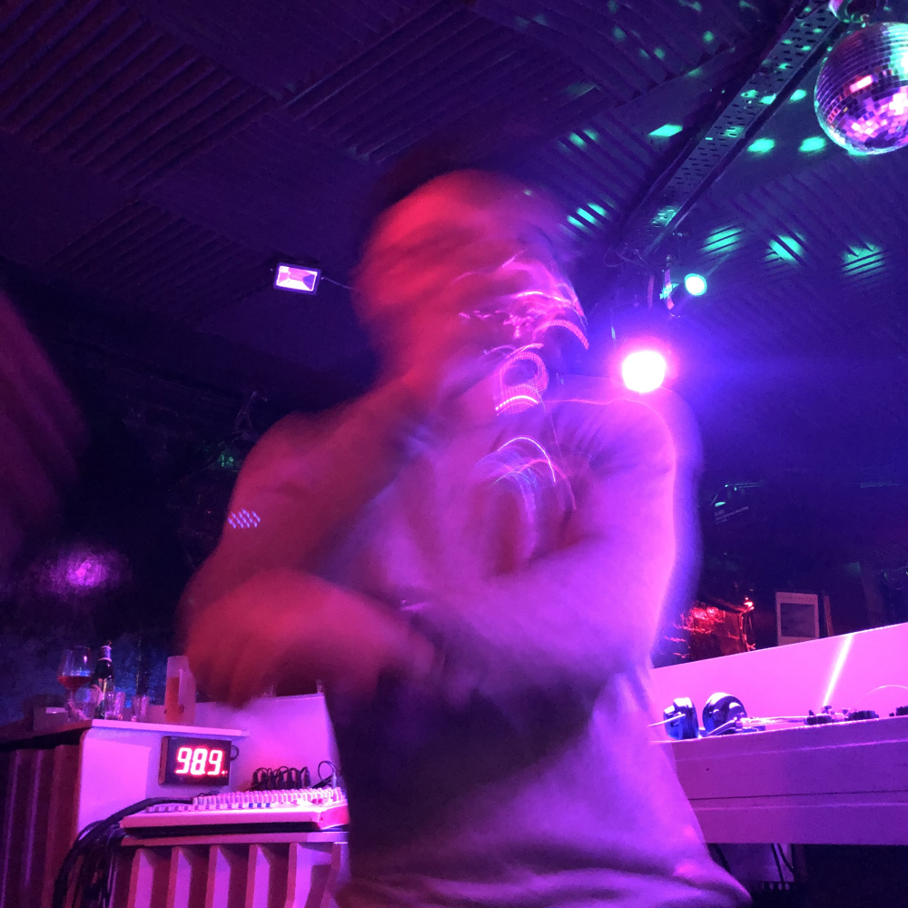 NAHNAHS (Explicit)