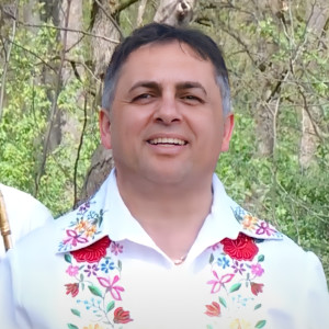 Listen to Câți Ani Doamne Ne-Ar Trebui song with lyrics from Lucian Dragan