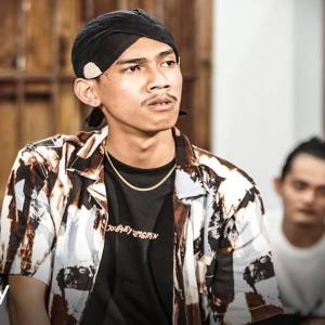 Listen to Nglilakne Kowe song with lyrics from Arya Galih