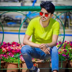 收聽Harshay Banetha的Insta P Chamke Gulabi Gal Chori Ka歌詞歌曲