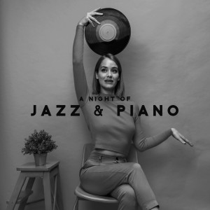 Listen to Smooth Life (其他) song with lyrics from Midnight Piano Lounge