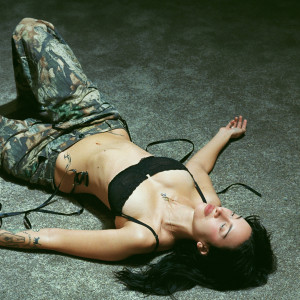 收聽Julia Wolf的In My Room (Acoustic)歌詞歌曲