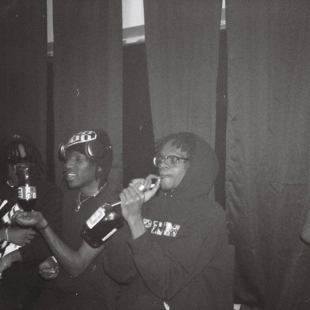 Broke bitch (Explicit)