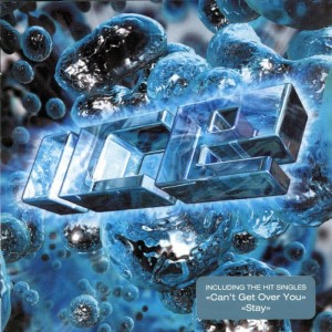 ดาวน์โหลดและฟังเพลง Blue Eyes พร้อมเนื้อเพลงจาก Ice